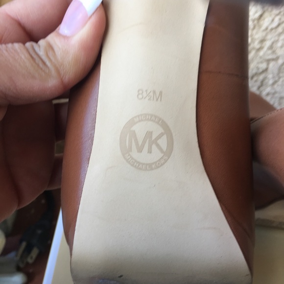 MK Heels 👠 - Picture 5 of 8